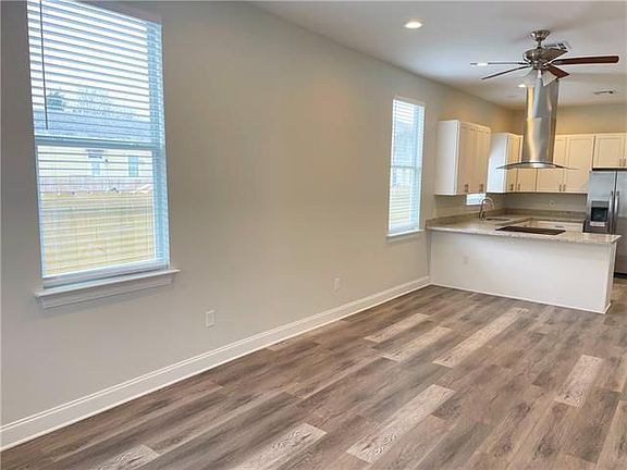 5th image of 1329 S Saratoga St #1329