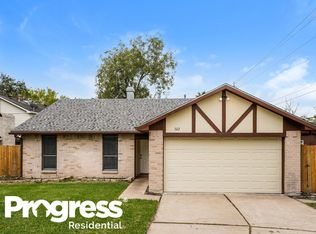 302 Fair Oak Ct, Stafford, TX 77477