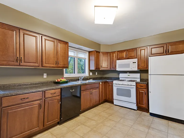 476 W Jackson St — Photo 4