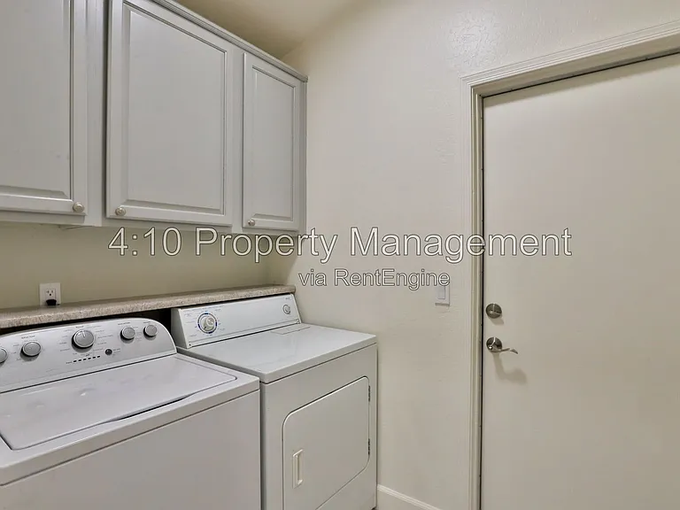 4230 E Woodland Dr — Photo 13