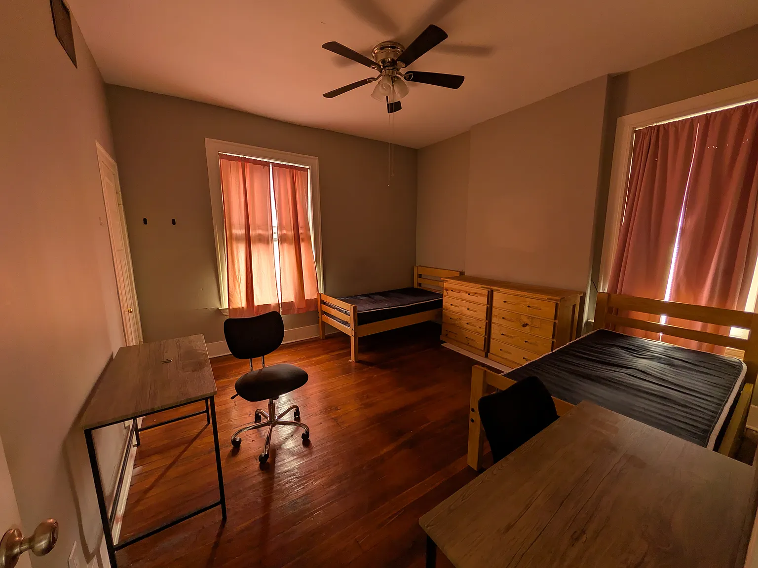 2 bed, 1100 sqft, $1,500 — Photo 3