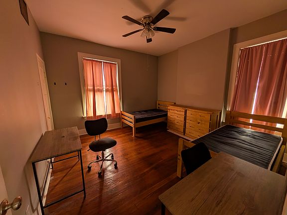 3rd image of 848 S 2nd St APT 3