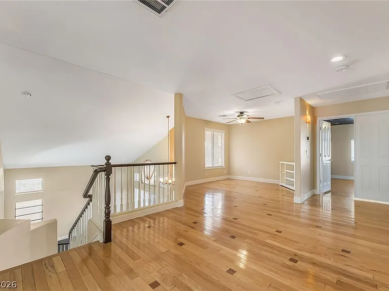 271 Pointe Ranier Ave — Photo 10