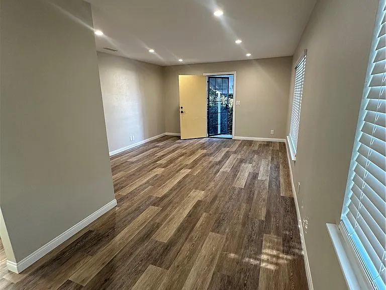 514 E Chalynn Cir — Photo 15