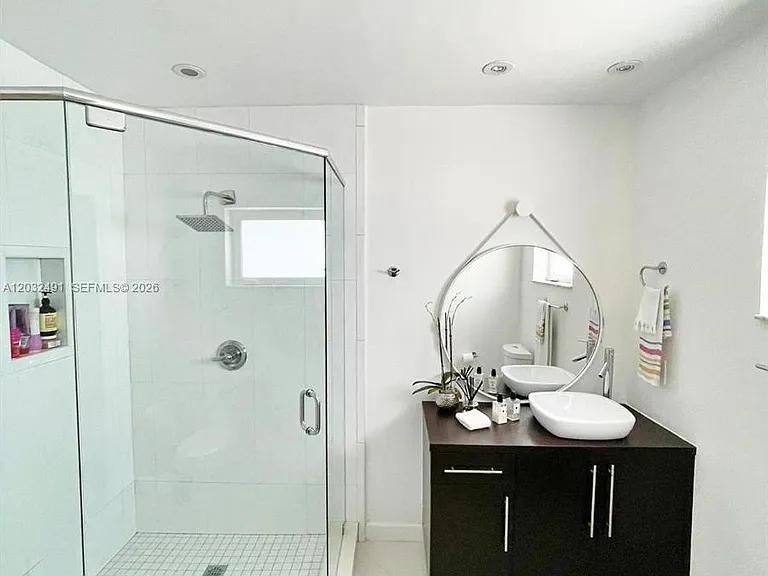 290 Shore Dr E — Photo 8