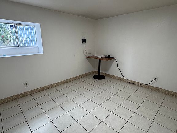 4th image of 269 E Saint James St #B