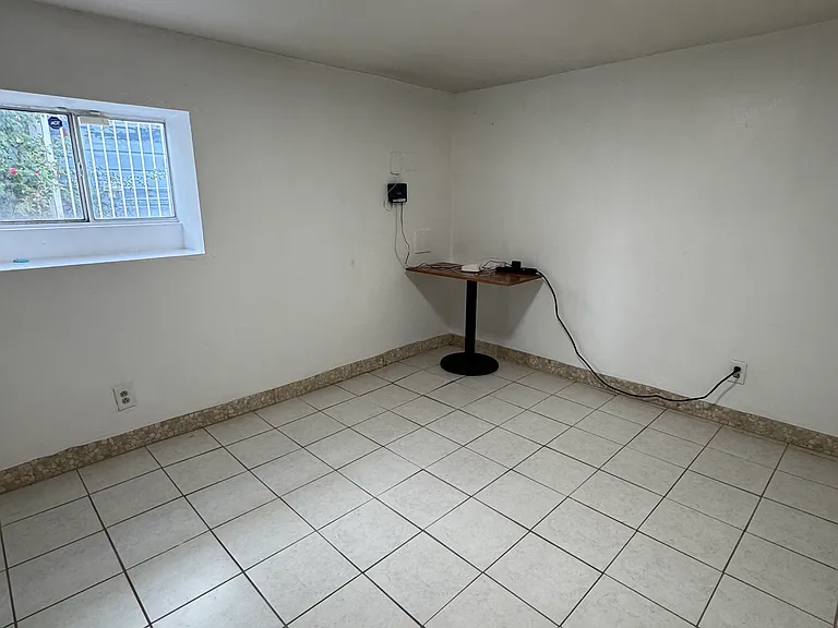 269 E Saint James St #B — Photo 4