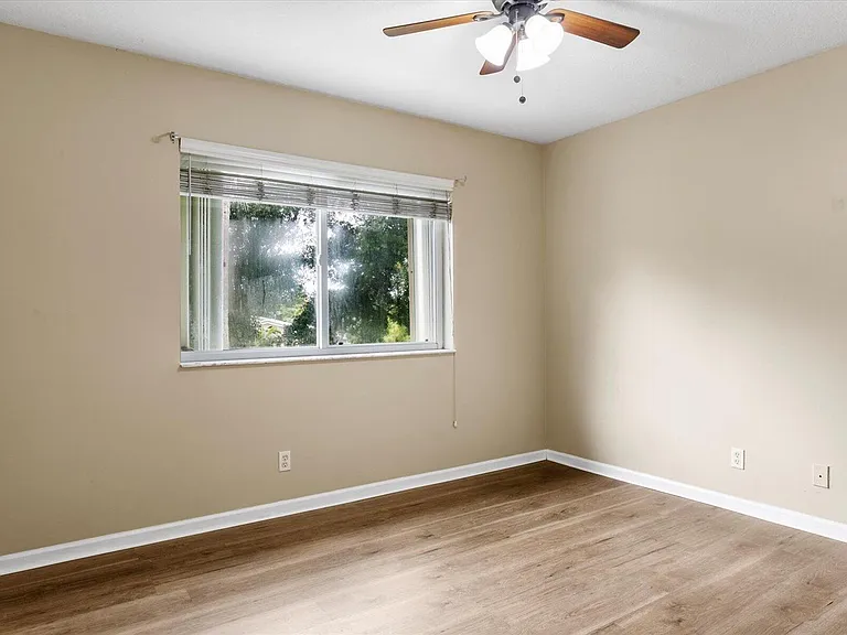 1533 Rialto Dr — Photo 20
