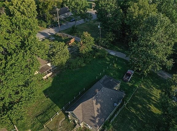 5th image of 1616 Walker Ave