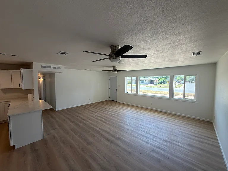 1717 S Washington Ave — Photo 18