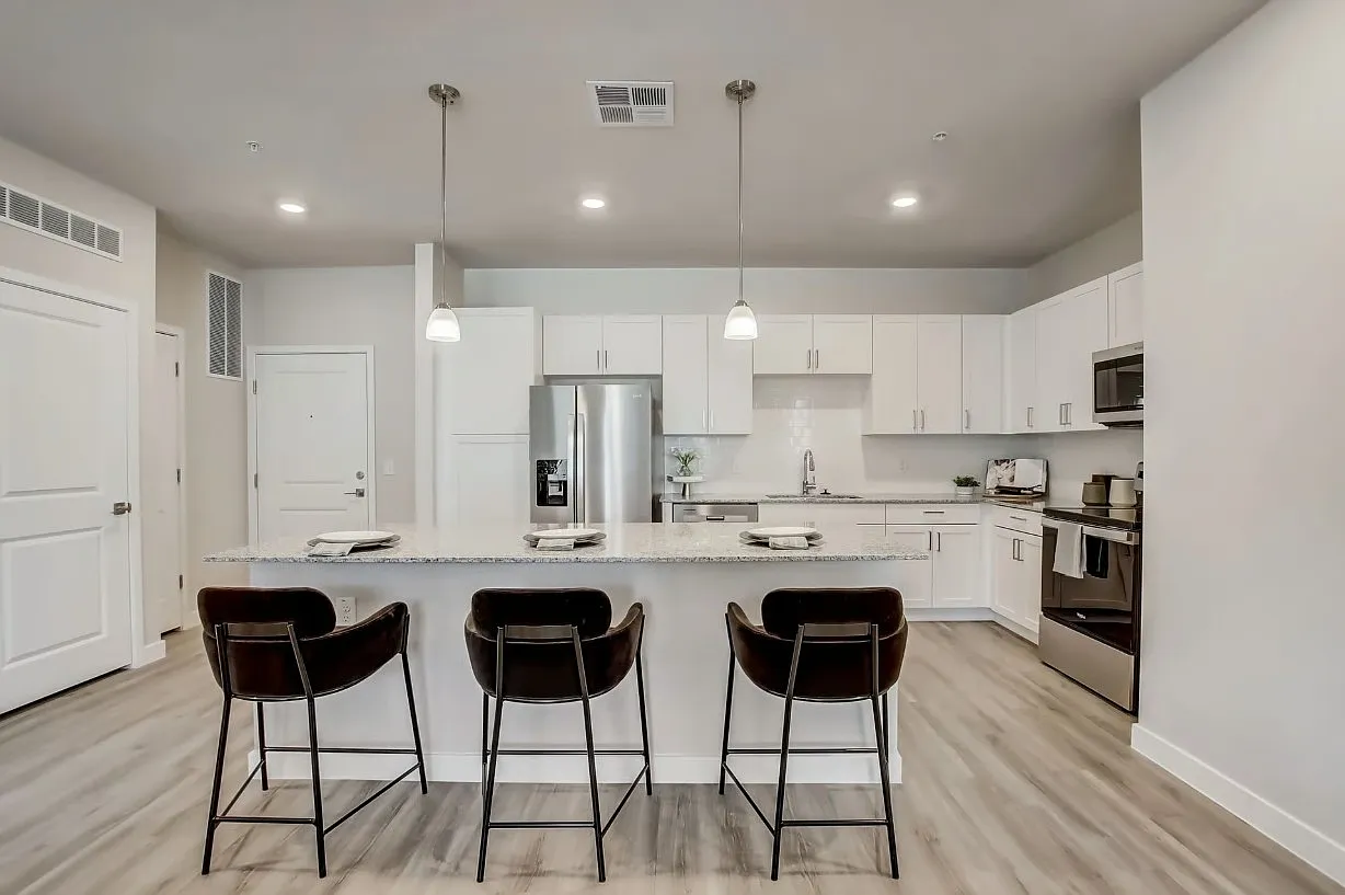 Black Canyon Luxury Apartments — Photo 2