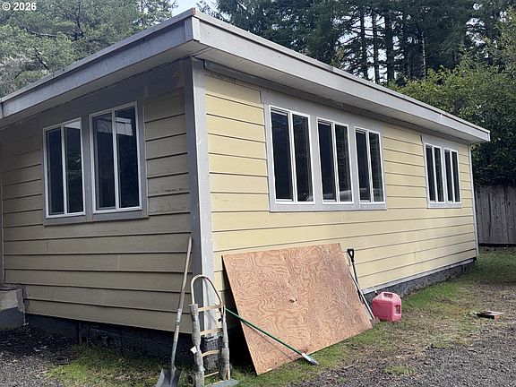 2nd image of 4923 Mitchell Loop Rd