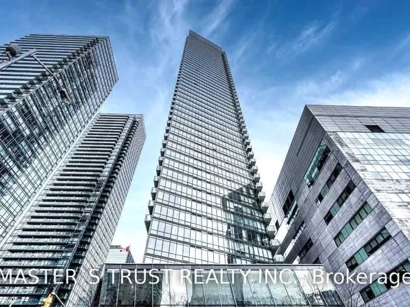 832 Bay St Unit 2004, Toronto, ON M5S 1Z6
