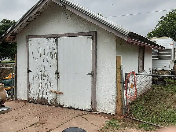 3rd image of 506 S Anthony Ave