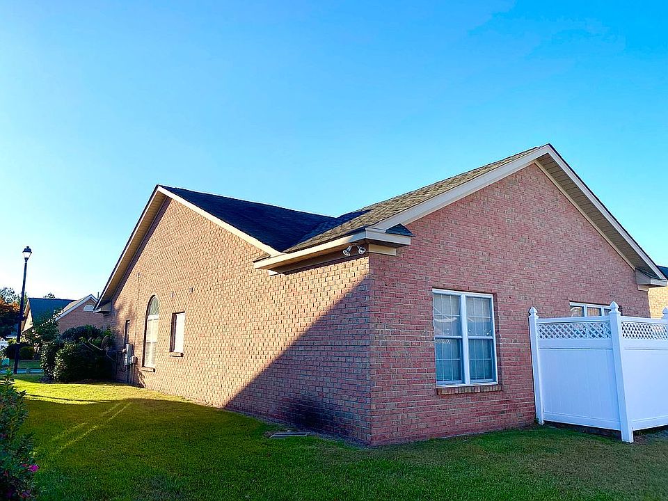 2nd image of 3903 Clover St