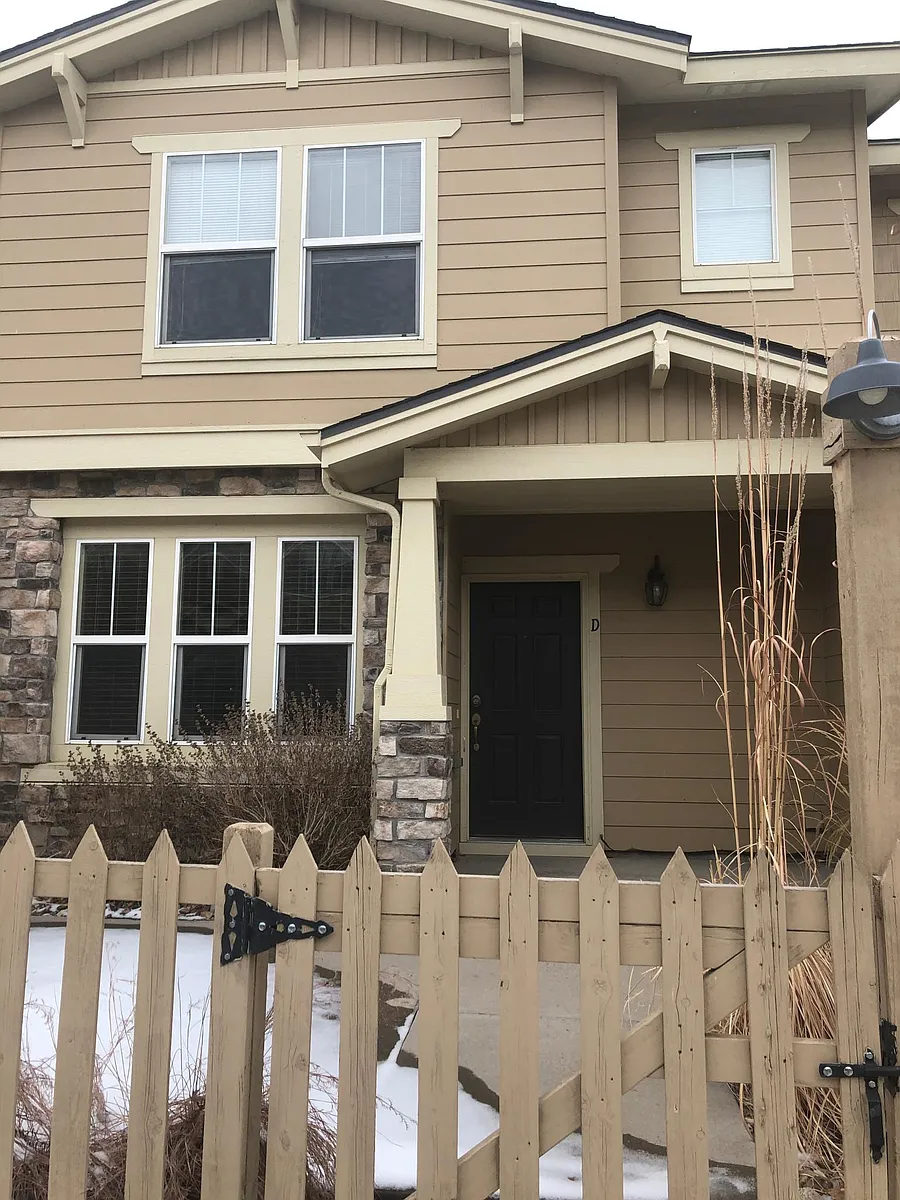 Outside front - 17926 E 104th Way #D