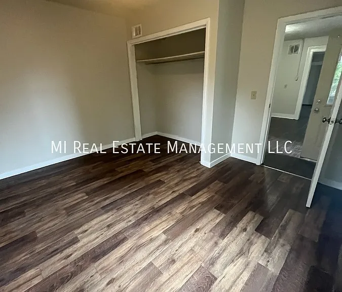 305 E Grove St #1 — Photo 6