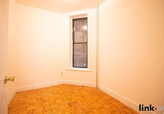 4th image of 317 E 89th St #1W