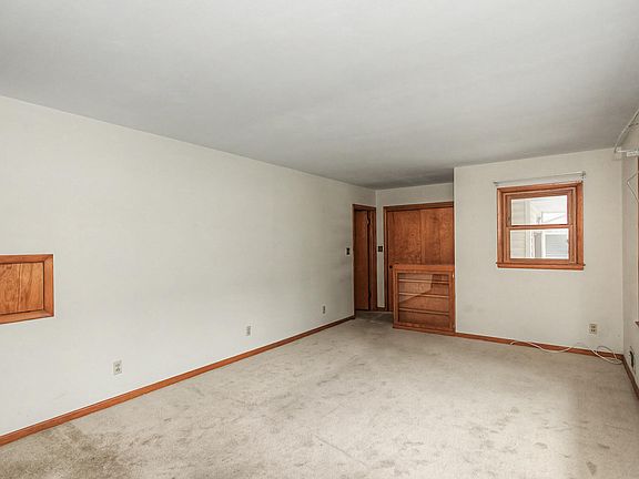 4th image of 321 Edwards St