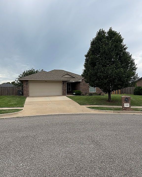 1st image of 1305 Leigh Cir