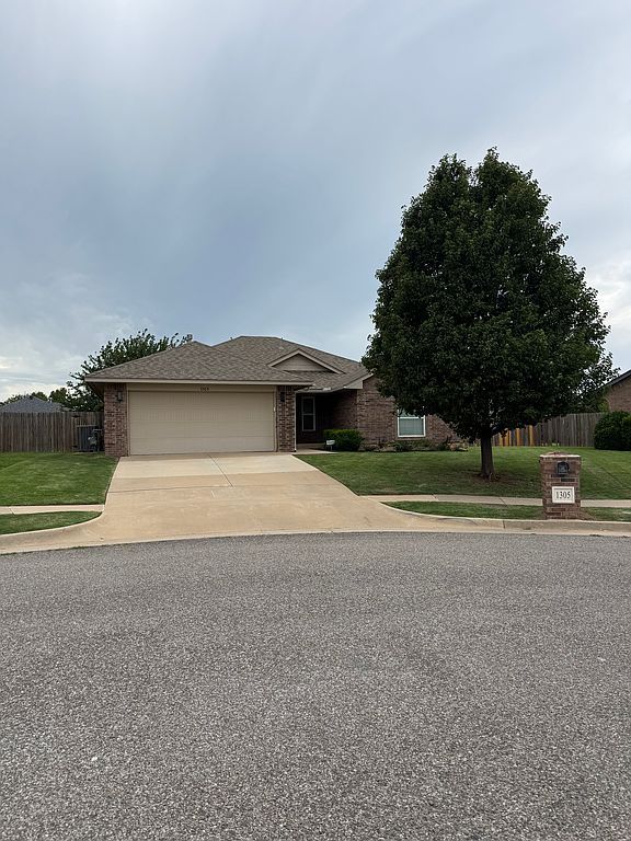 1305 Leigh Cir - Property Image