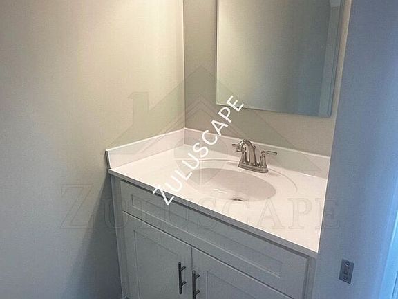 4th image of 902 N Court St