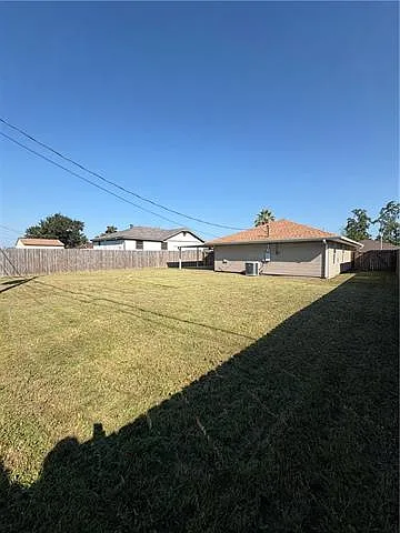 3 bed, 2.0 bath, 1547 sqft, $2,050 — Photo 3