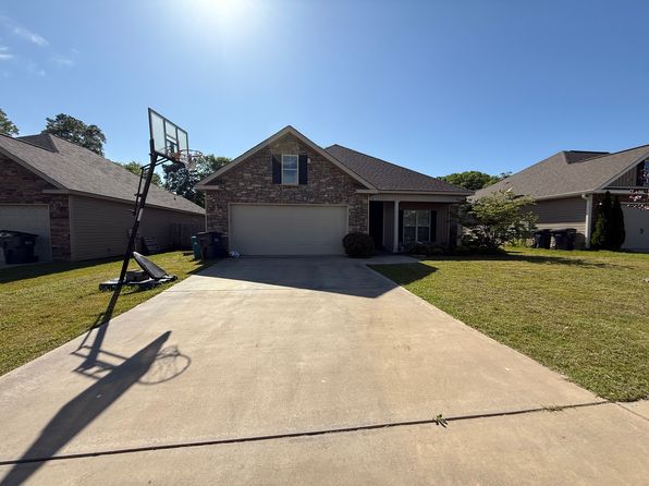 102 Amherst St, Kathleen, GA 31047