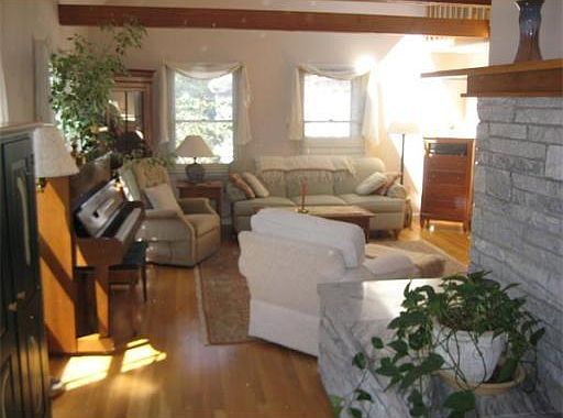5th image of 18 Oak Wood Ln