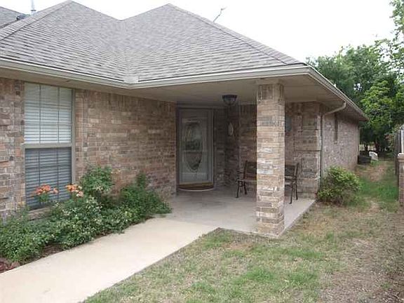 3rd image of 25 NW Heatherstone Dr