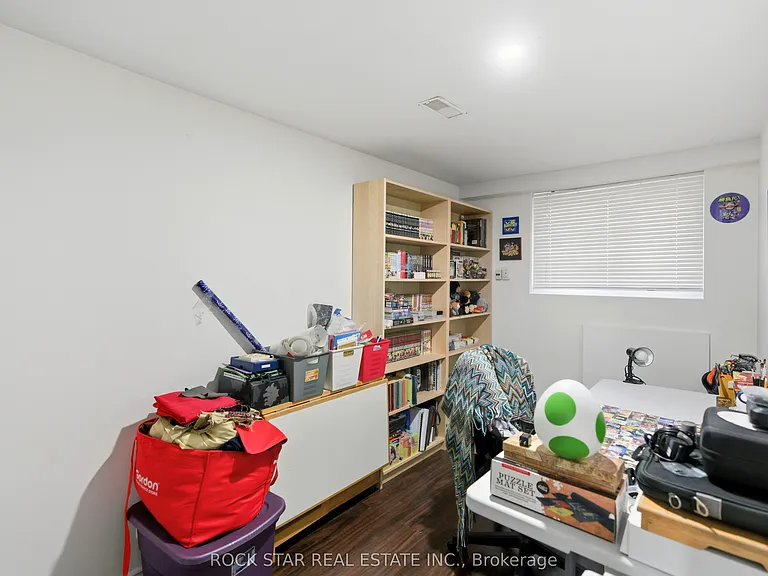 111 Britten Close #BASEMENT — Photo 13