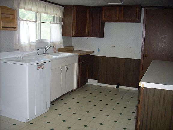 3rd image of 1607 Berry St