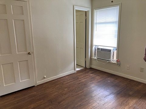 3rd image of 433 Carver St APT A