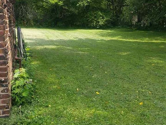 4th image of 2715 Benson Gardens Blvd