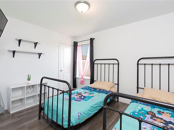 3rd image of 401 Olympic St