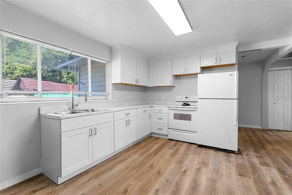 3 bed, 2.0 bath, 1100 sqft, $1,200 — Photo 3