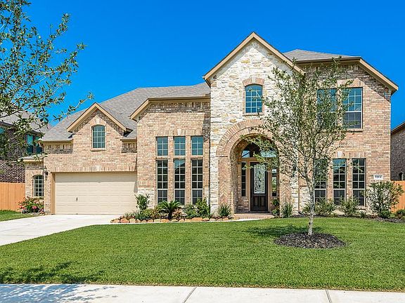 GORGEOUS ARCHED ENTRY.
