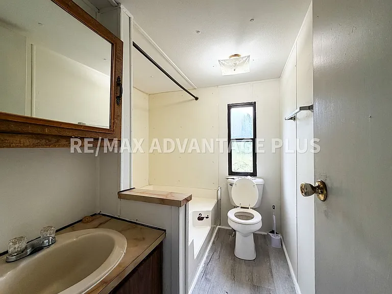 72 Oak Ln — Photo 7