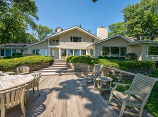 1060 E Thorne Ln, Fox Pt, WI 53217