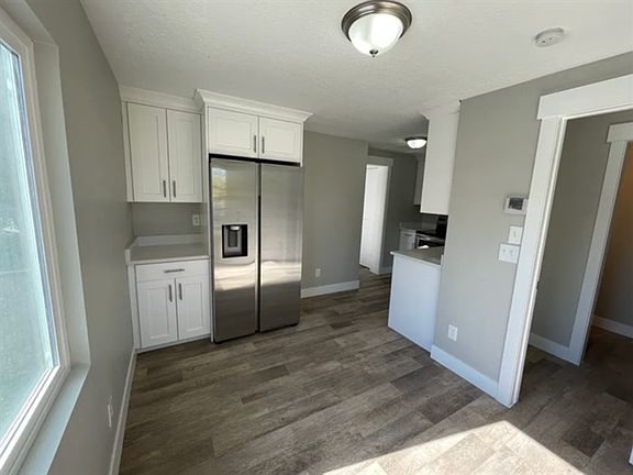 3rd image of 945 S 900 W Room 2