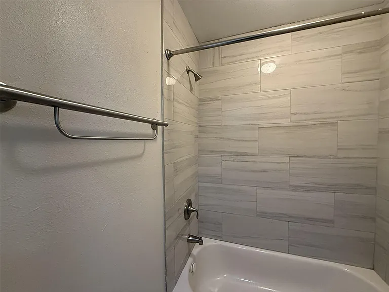 1824 Thonig Rd #10 — Photo 17