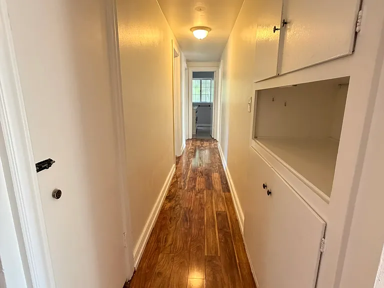 22221 Hartland St #HOUSE — Photo 11