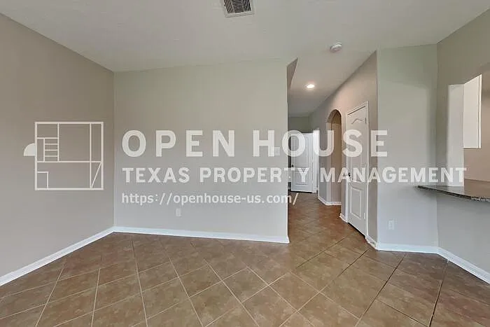 3 bed, 2.5 bath, 2157 sqft, $2,090 — Photo 3