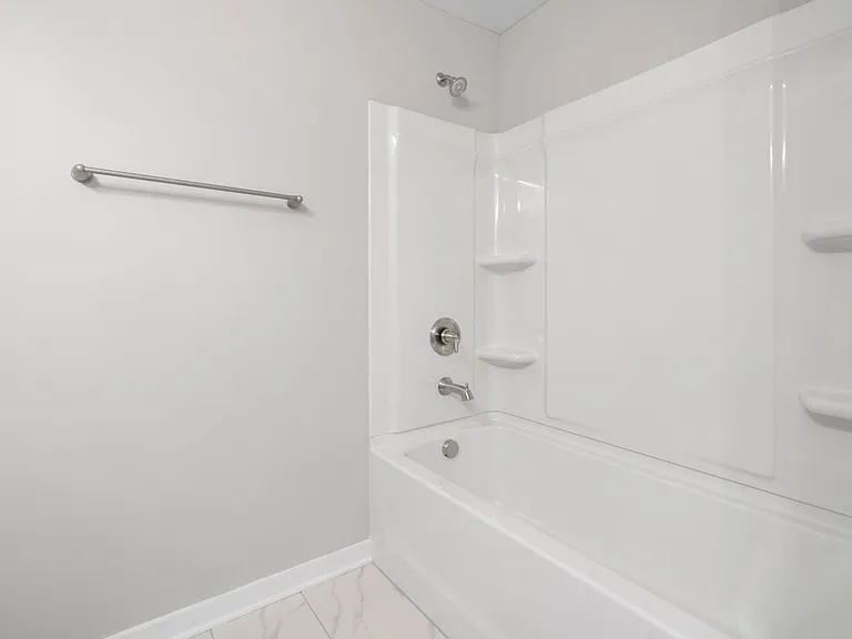 808 Lew St — Photo 30