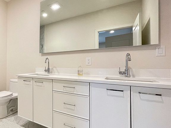 4th image of 214 Market St #406