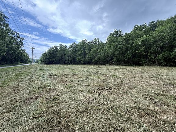 2nd image of 3324 Old Highway 31 E