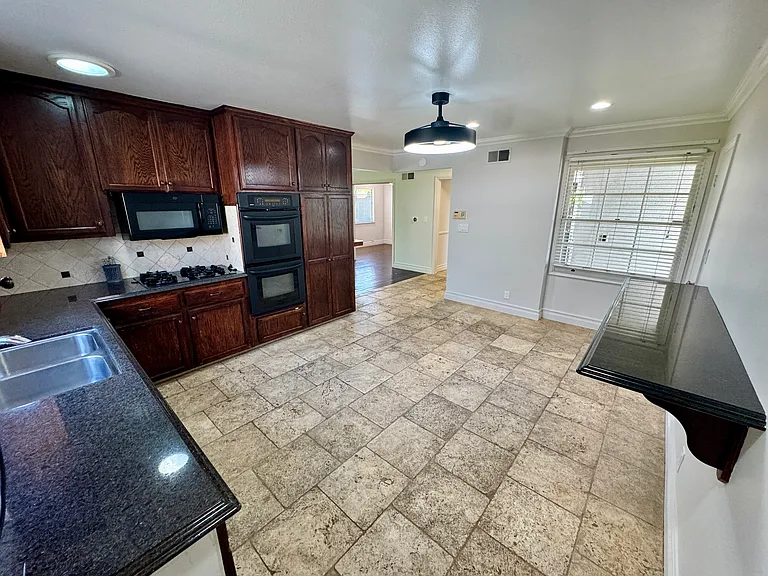 8592 La Casita Ave — Photo 4