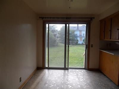 5th image of 421 Henrietta Ave NE
