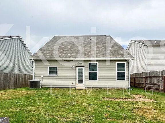 2nd image of 108 English Oak Ln