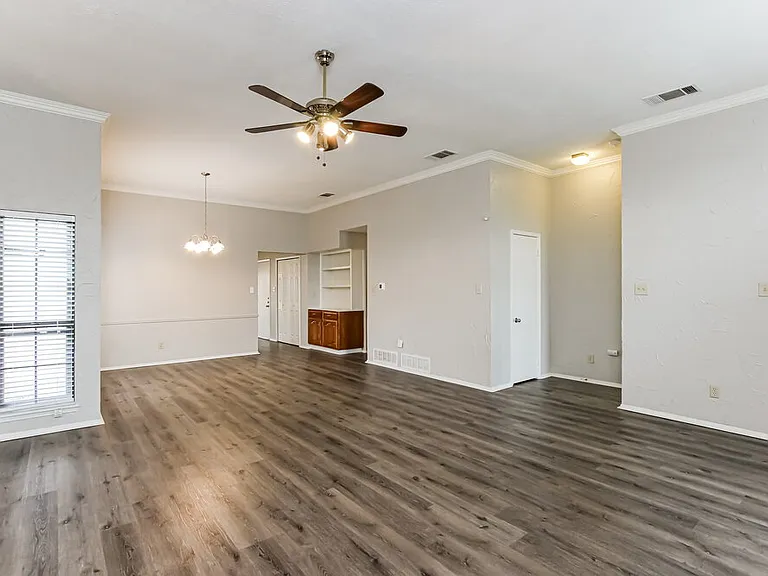 1435 Colborne Dr — Photo 5